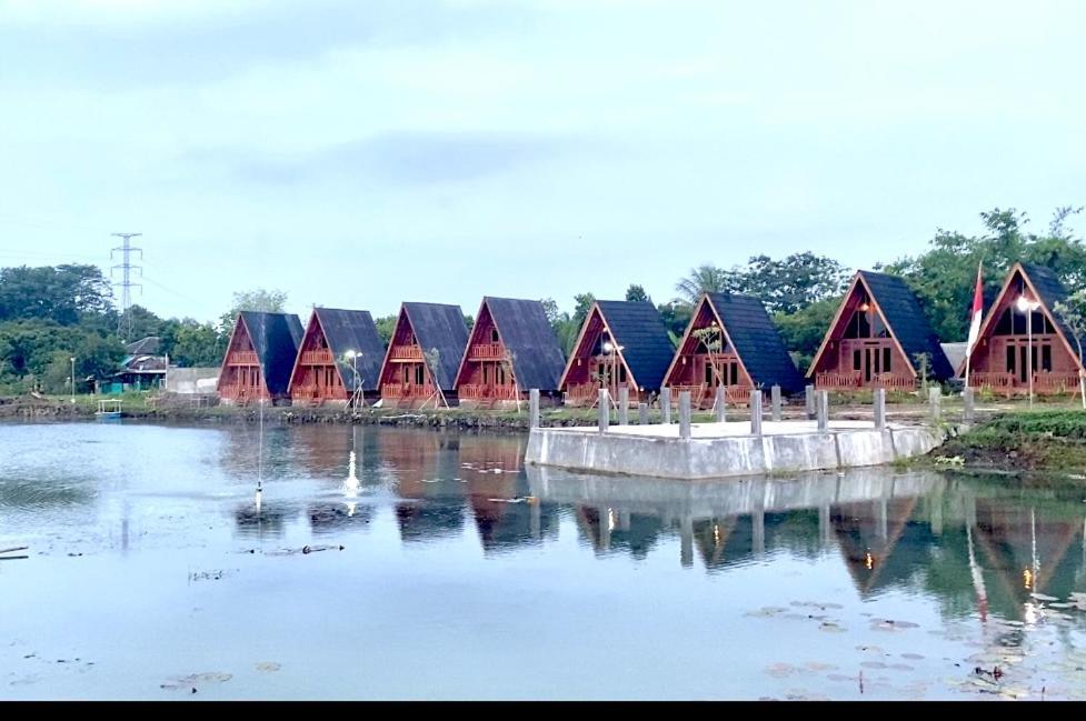 Resort & Resto Talaga Sundayana Subang Exterior foto