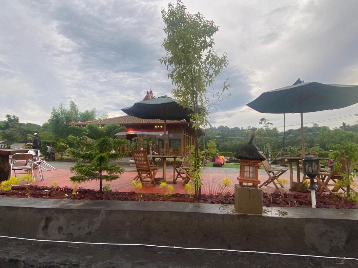 Resort & Resto Talaga Sundayana Subang Exterior foto
