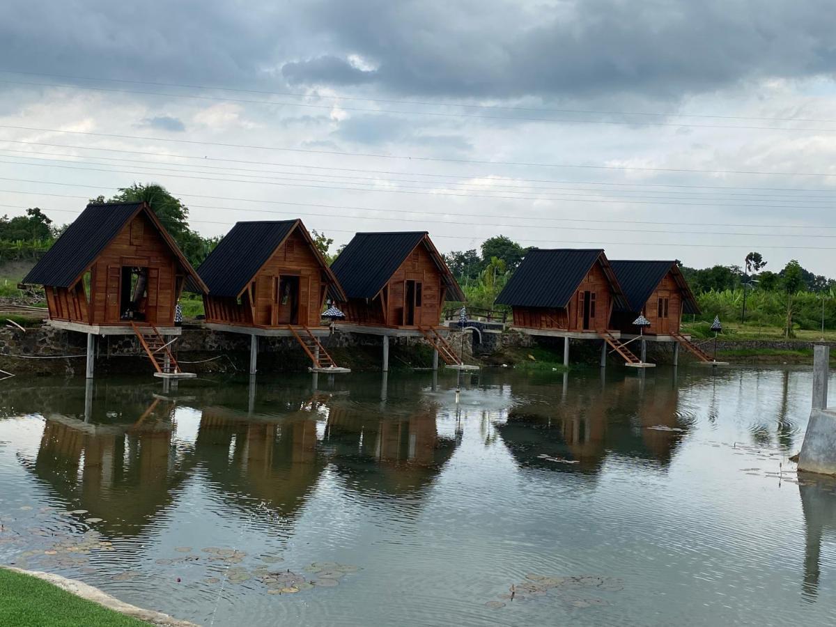 Resort & Resto Talaga Sundayana Subang Exterior foto